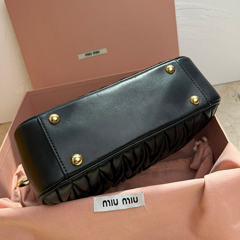 Miu Miu Geantă Exclusive - prezentare produs