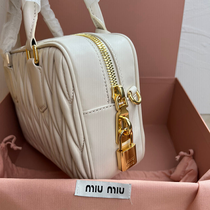 Miu Miu Geantă Exclusive - prezentare produs