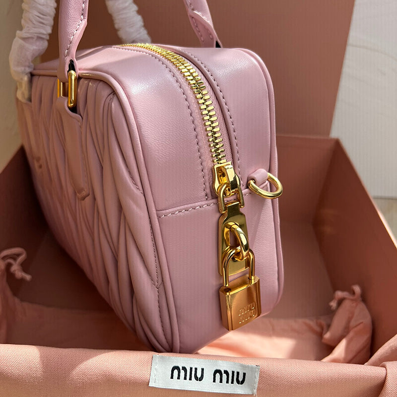 Miu Miu Geantă Exclusive - prezentare produs