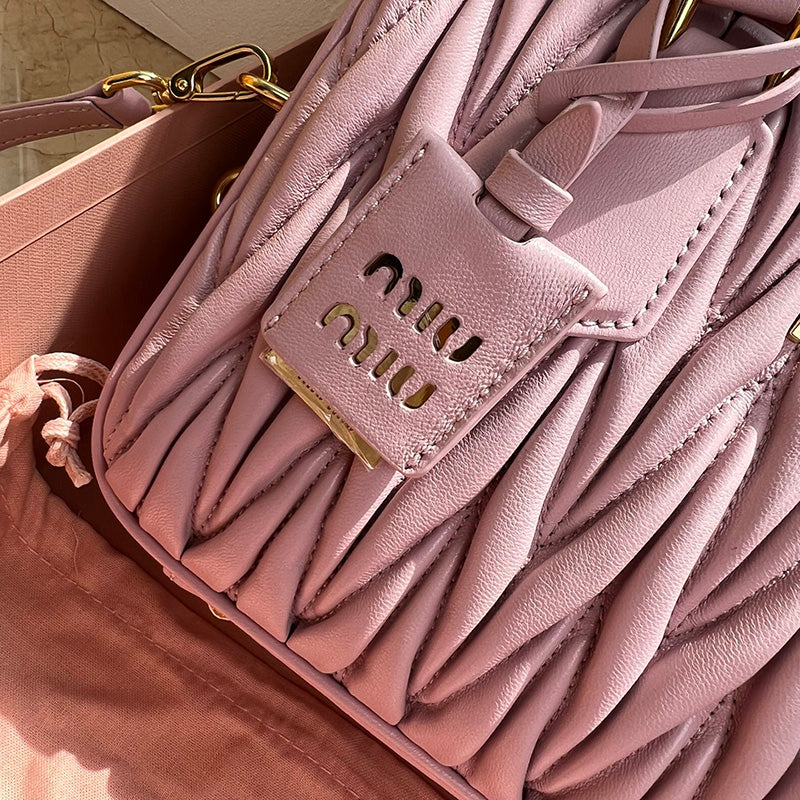 Miu Miu Geantă Exclusive - prezentare produs