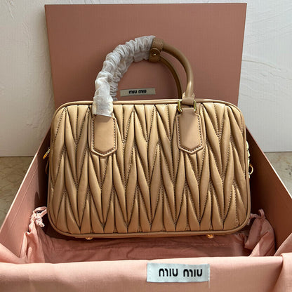 Miu Miu Geantă Exclusive - prezentare produs