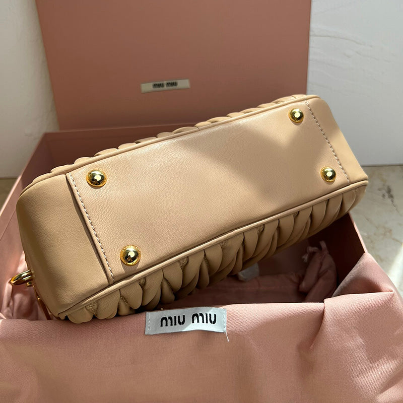 Miu Miu Geantă Exclusive - prezentare produs