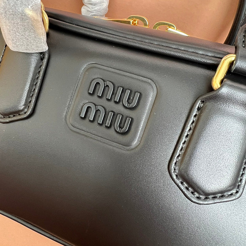 Miu Miu Geantă Exclusive - prezentare produs