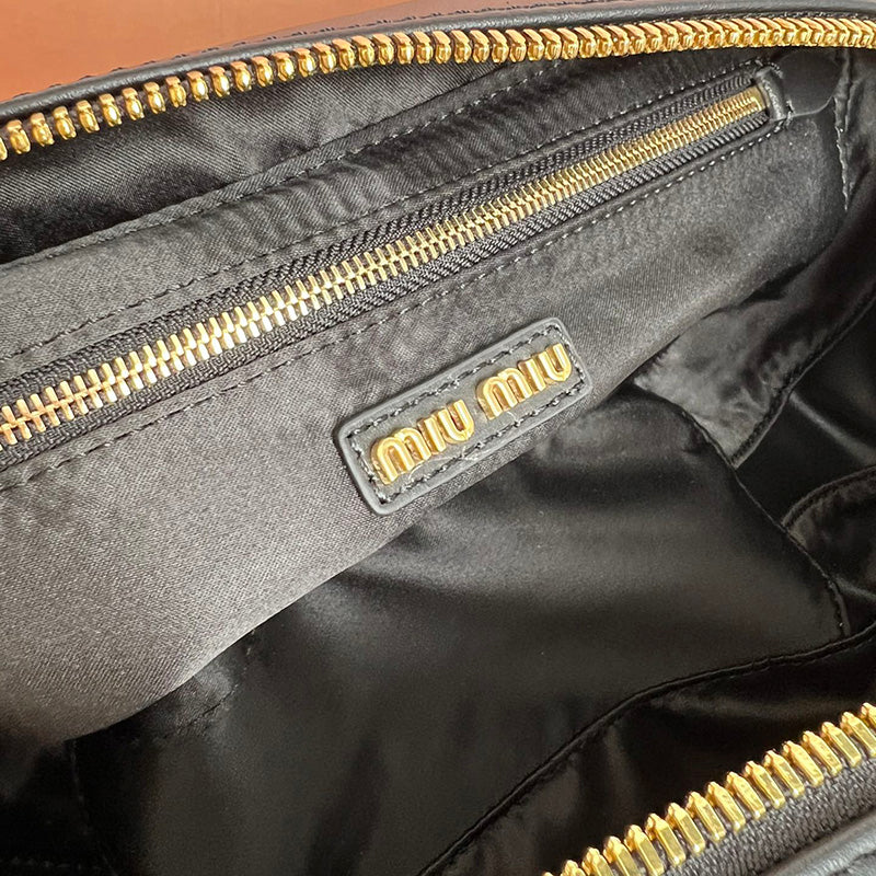 Miu Miu Geantă Exclusive - prezentare produs