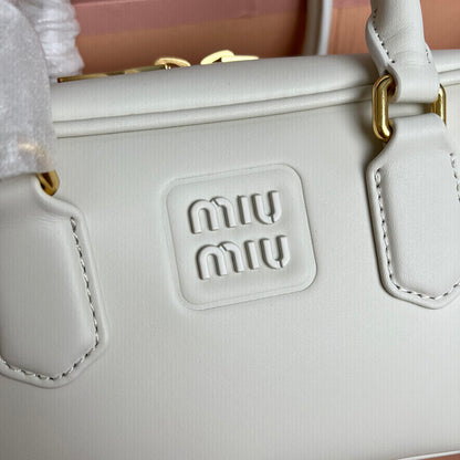 Miu Miu Geantă Exclusive - prezentare produs