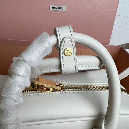 Miu Miu Geantă Exclusive - prezentare produs