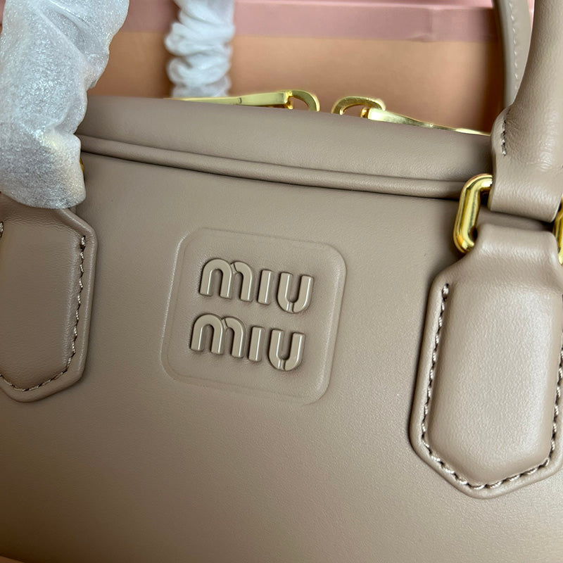 Miu Miu Geantă Exclusive - prezentare produs