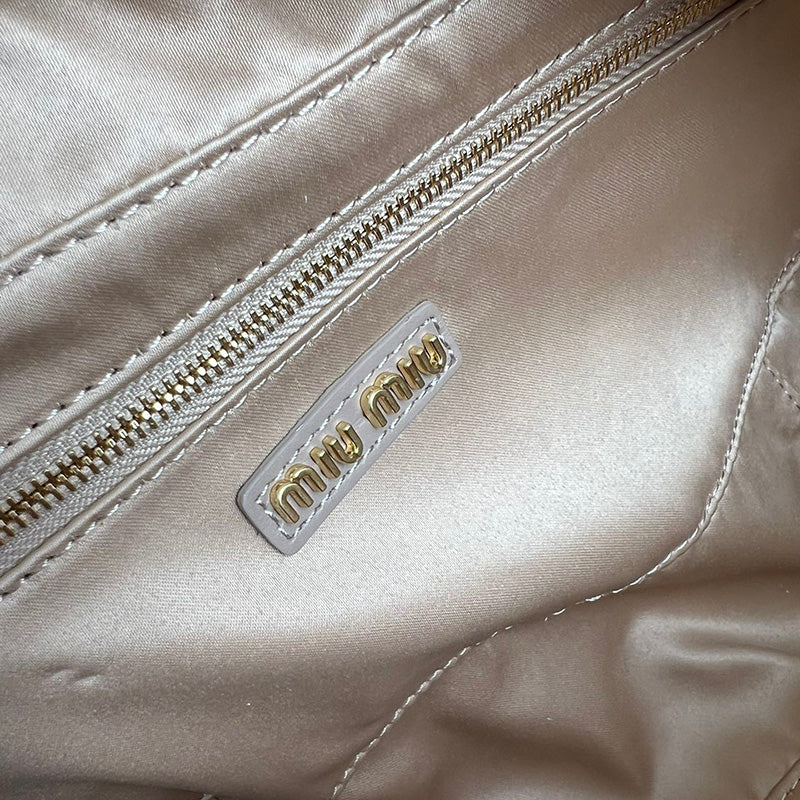 Miu Miu Geantă Exclusive - prezentare produs