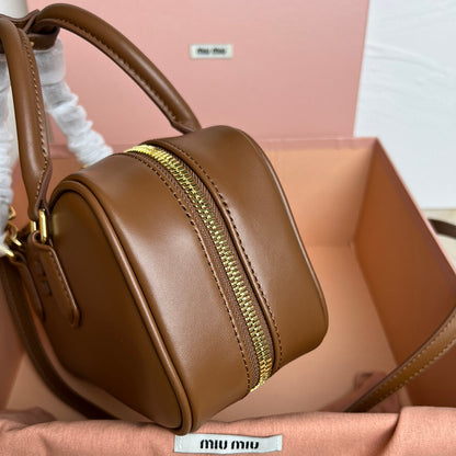Miu Miu Geantă Exclusive - prezentare produs