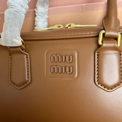 Miu Miu Geantă Exclusive - prezentare produs