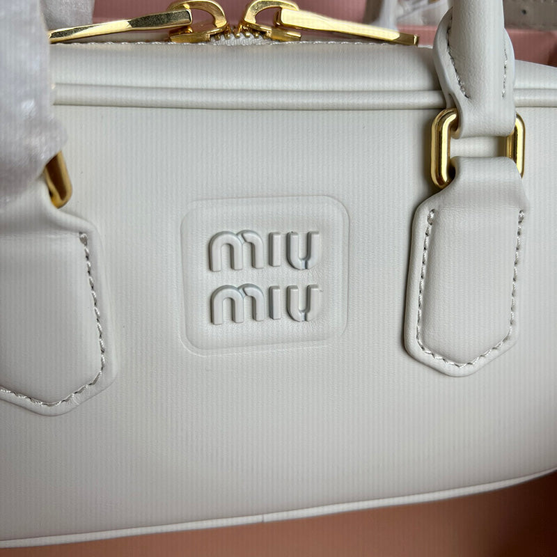 Miu Miu Geantă Exclusive - prezentare produs