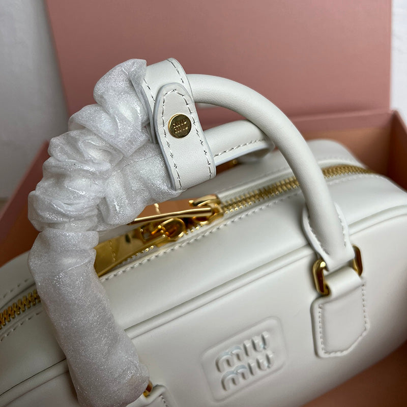 Miu Miu Geantă Exclusive - prezentare produs