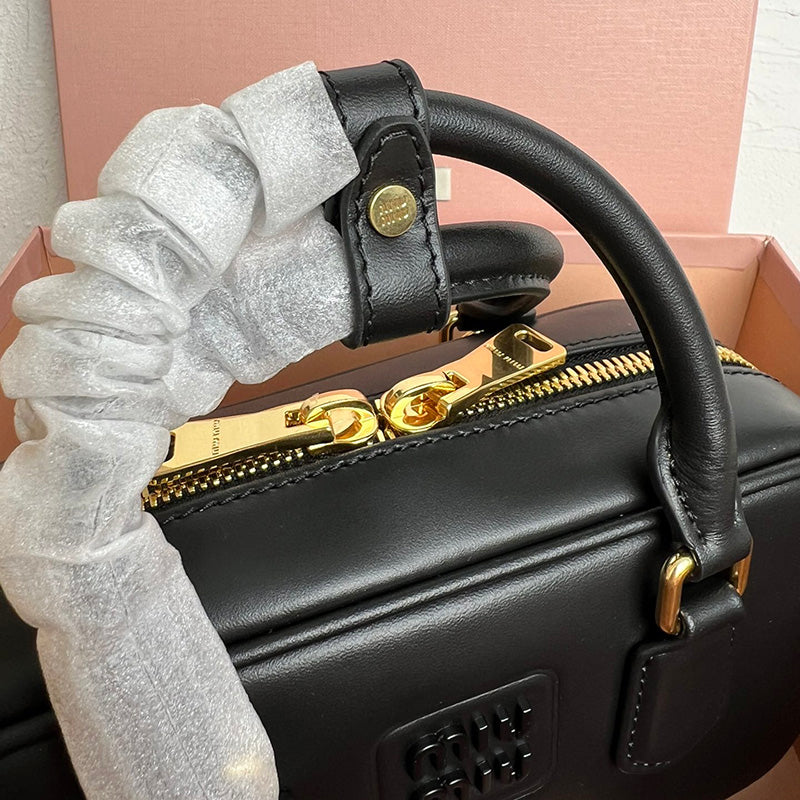 Miu Miu Geantă Exclusive - prezentare produs