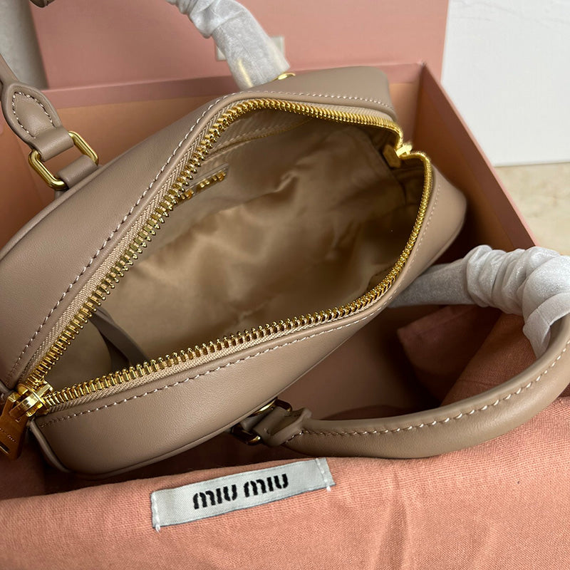Miu Miu Geantă Exclusive - prezentare produs