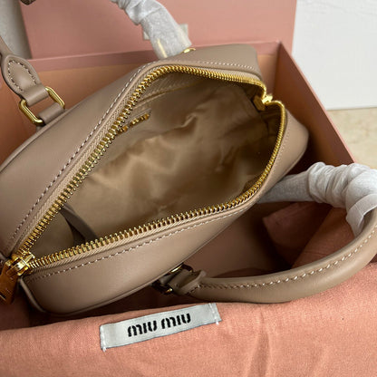 Miu Miu Geantă Exclusive - prezentare produs