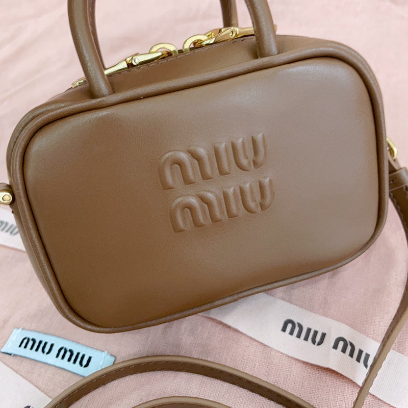 Miu Miu Geantă Exclusive - prezentare produs