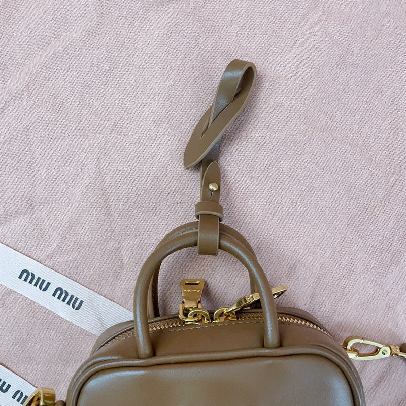 Miu Miu Geantă Exclusive - prezentare produs
