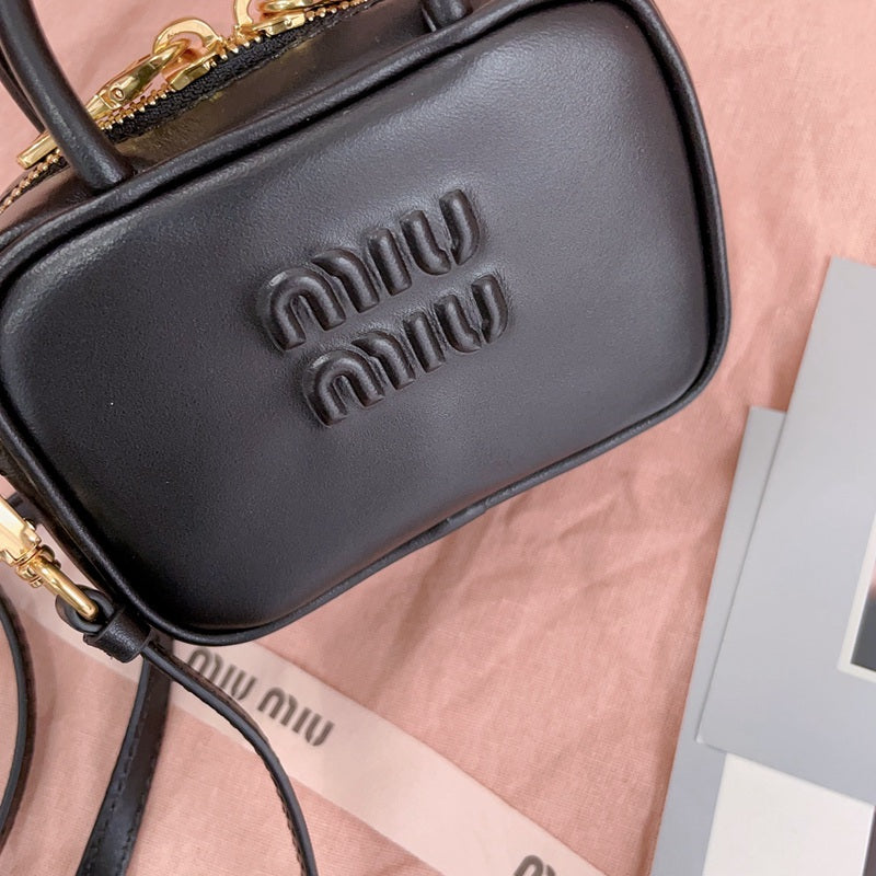 Miu Miu Geantă Exclusive - prezentare produs