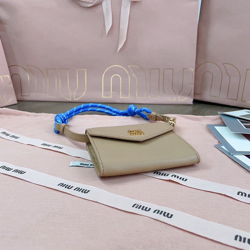 Miu Miu Geantă Exclusive - prezentare produs
