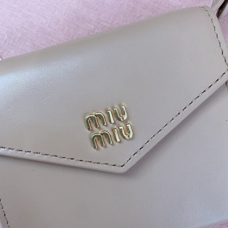 Miu Miu Geantă Exclusive - prezentare produs