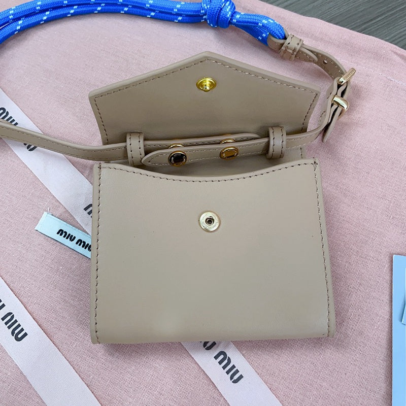 Miu Miu Geantă Exclusive - prezentare produs