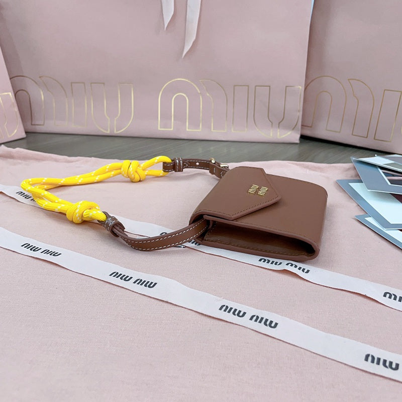 Miu Miu Geantă Exclusive - prezentare produs