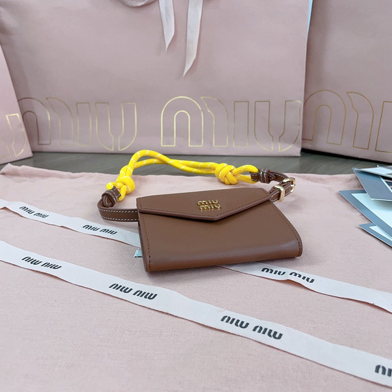 Miu Miu Geantă Exclusive - prezentare produs