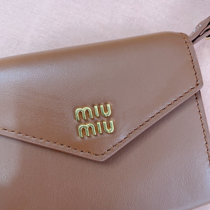 Miu Miu Geantă Exclusive - prezentare produs