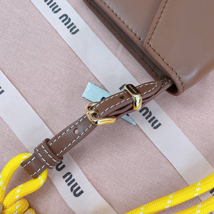 Miu Miu Geantă Exclusive - prezentare produs