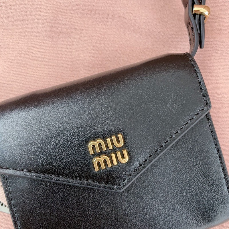 Miu Miu Geantă Exclusive - prezentare produs