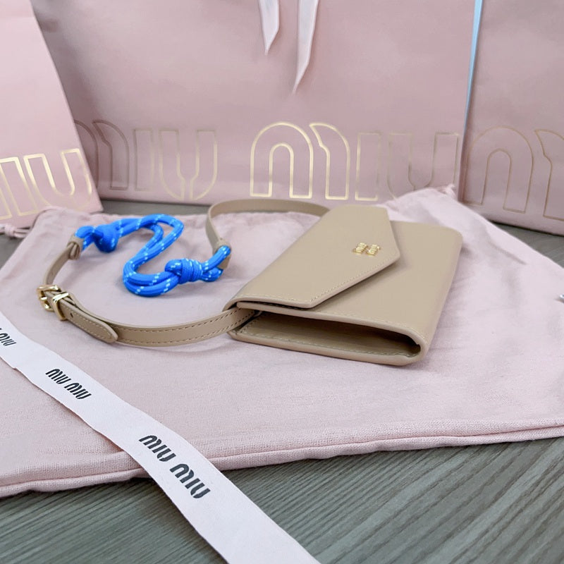 Miu Miu Geantă Exclusive - prezentare produs