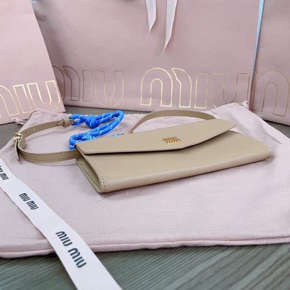 Miu Miu Geantă Exclusive - prezentare produs