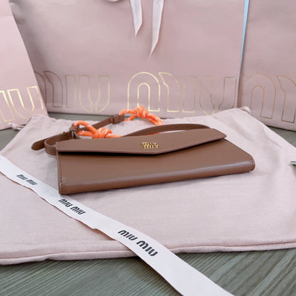 Miu Miu Geantă Exclusive - prezentare produs