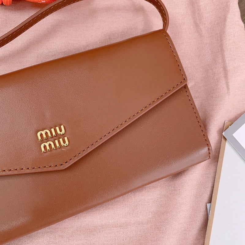 Miu Miu Geantă Exclusive - prezentare produs
