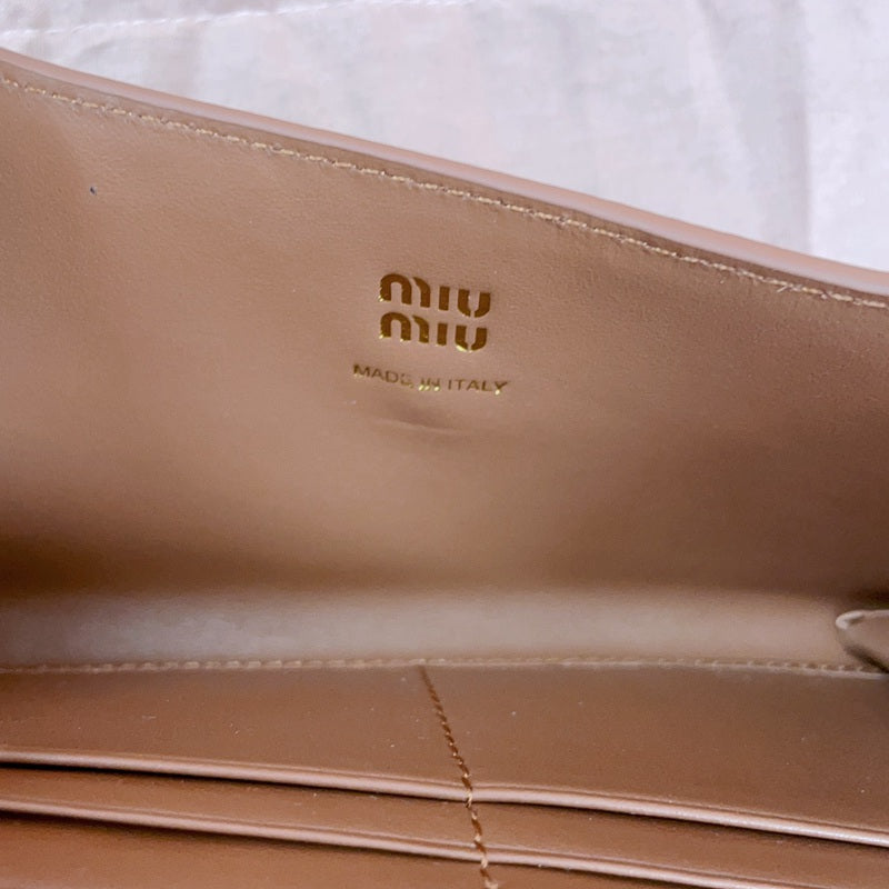 Miu Miu Geantă Exclusive - prezentare produs