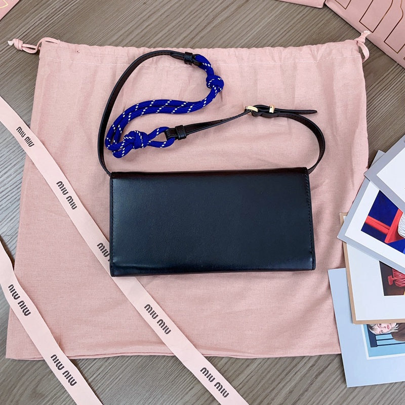 Miu Miu Geantă Exclusive - prezentare produs