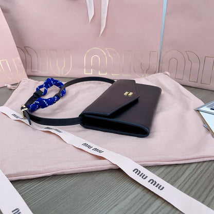 Miu Miu Geantă Exclusive - prezentare produs