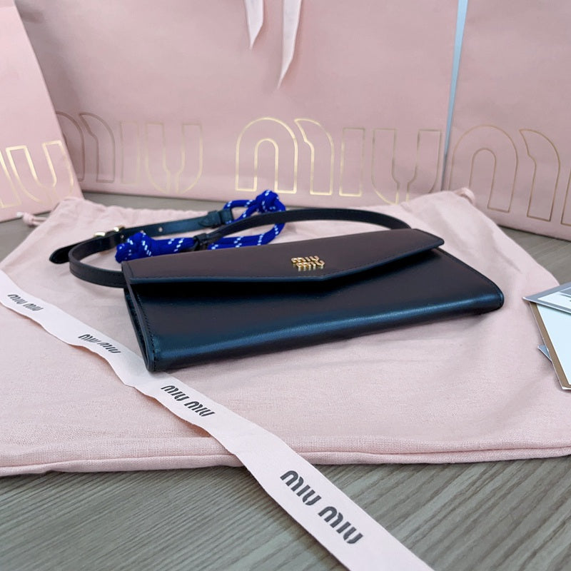 Miu Miu Geantă Exclusive - prezentare produs