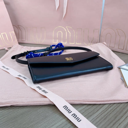 Miu Miu Geantă Exclusive - prezentare produs