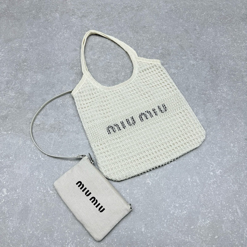Miu Miu Geantă Exclusive - prezentare produs