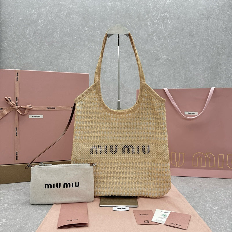 Miu Miu Geantă Exclusive - prezentare produs
