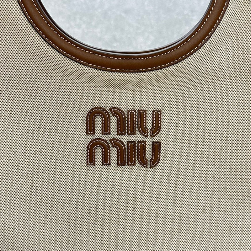 Miu Miu Geantă Exclusive - prezentare produs