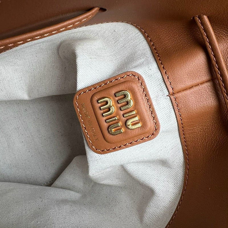 Miu Miu Geantă Exclusive - prezentare produs
