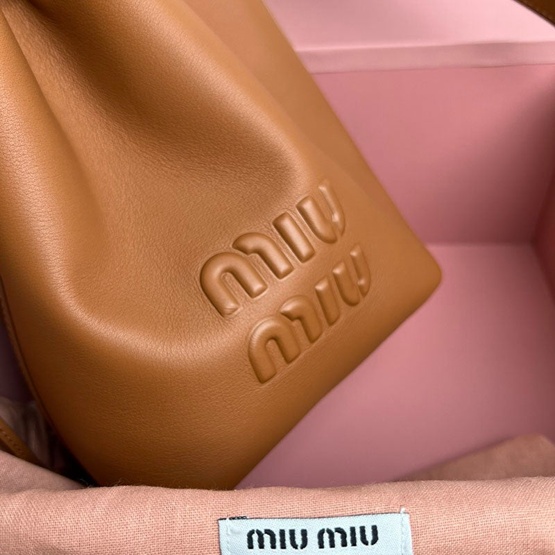 Miu Miu Geantă Exclusive - prezentare produs