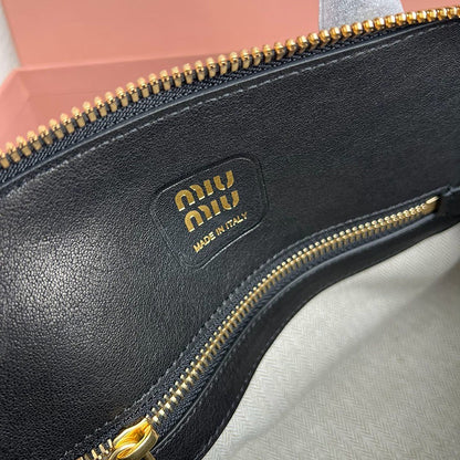 Miu Miu Geantă Exclusive - prezentare produs