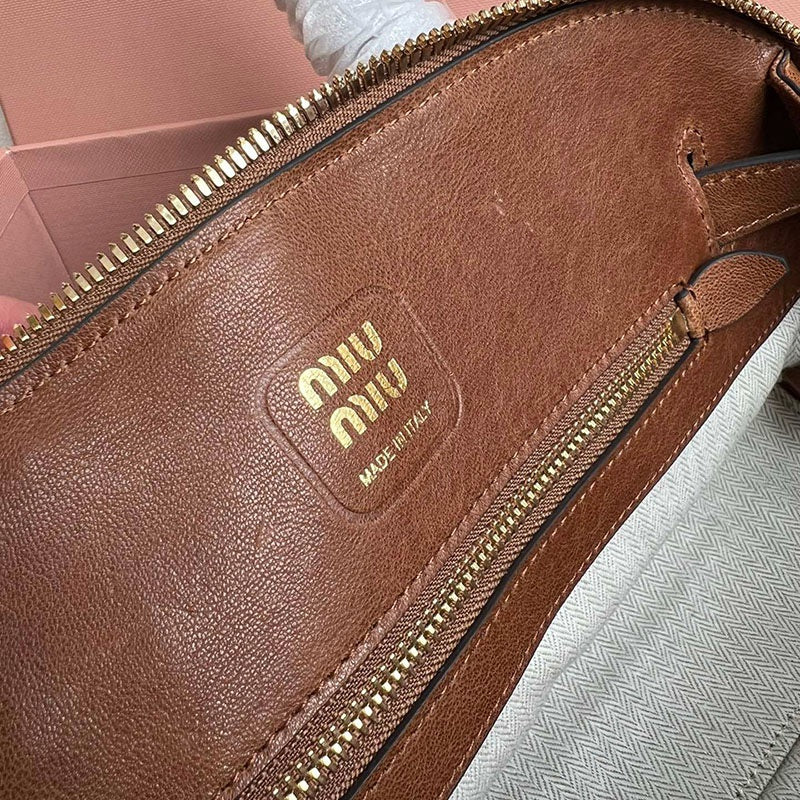 Miu Miu Geantă Exclusive - prezentare produs