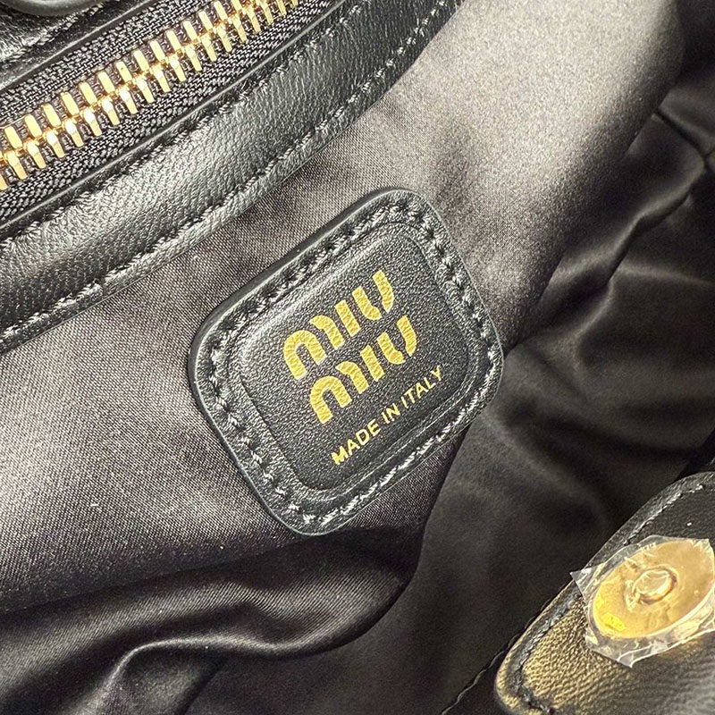 Miu Miu Geantă Exclusive - prezentare produs
