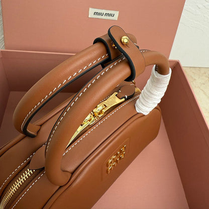 Miu Miu Geantă Exclusive - prezentare produs