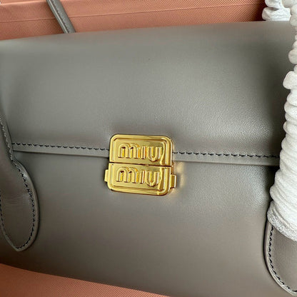 Miu Miu Geantă Exclusive - prezentare produs