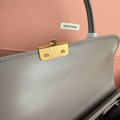 Miu Miu Geantă Exclusive - prezentare produs